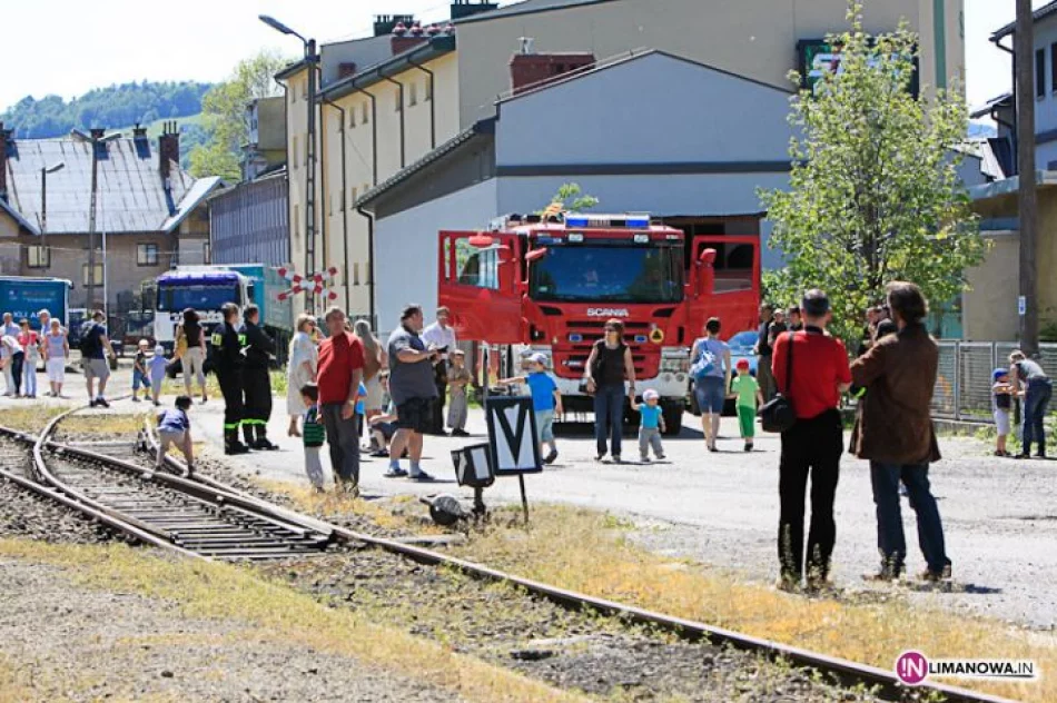Pociąg retro na stacji w Limanowej - zdjęcie 12