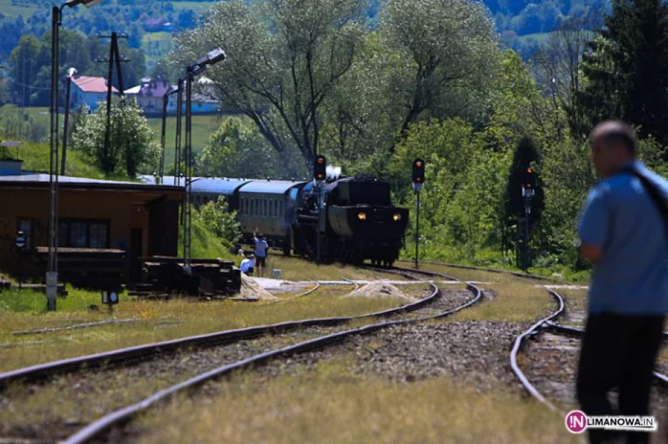 Pociąg retro na stacji w Limanowej - zdjęcie 13