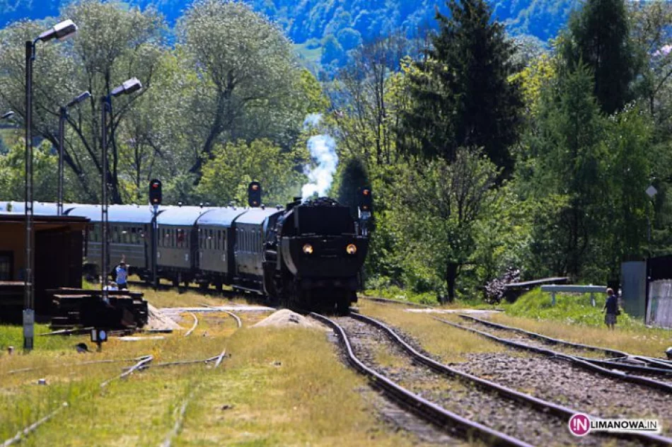 Pociąg retro na stacji w Limanowej - zdjęcie 14