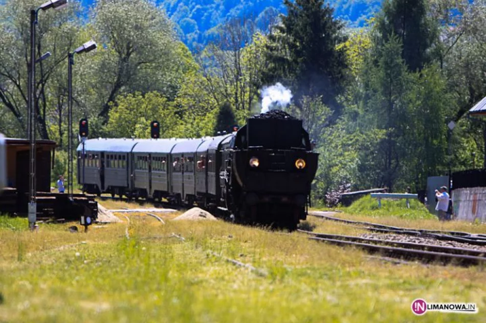 Pociąg retro na stacji w Limanowej - zdjęcie 15