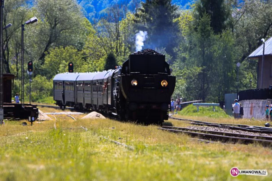 Pociąg retro na stacji w Limanowej - zdjęcie 16
