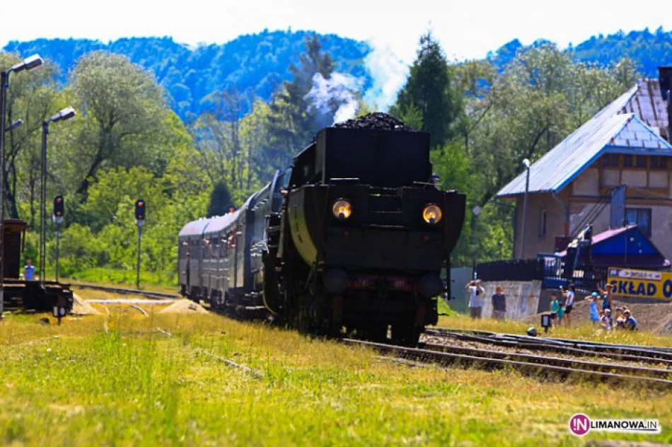 Pociąg retro na stacji w Limanowej - zdjęcie 17