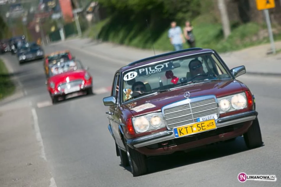 Zabytkowe samochody przejazdem przez Limanową - zdjęcie 2