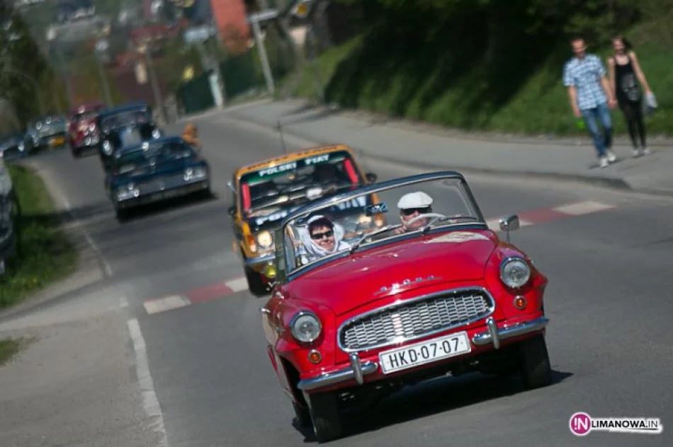 Zabytkowe samochody przejazdem przez Limanową - zdjęcie 3