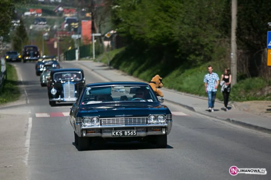 Zabytkowe samochody przejazdem przez Limanową - zdjęcie 7