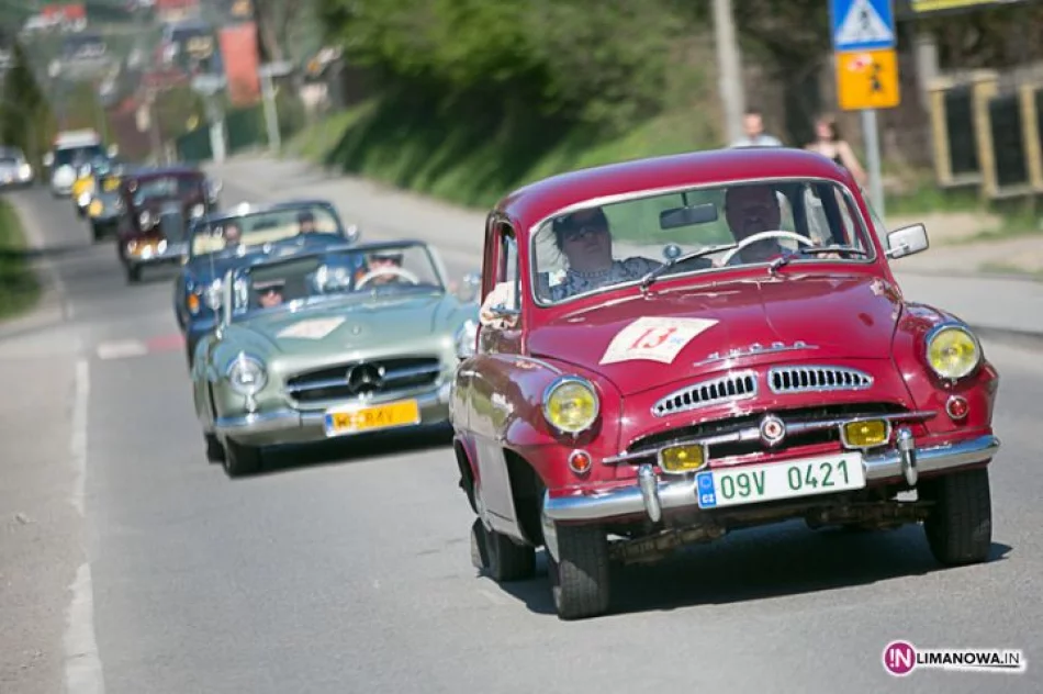 Zabytkowe samochody przejazdem przez Limanową - zdjęcie 11