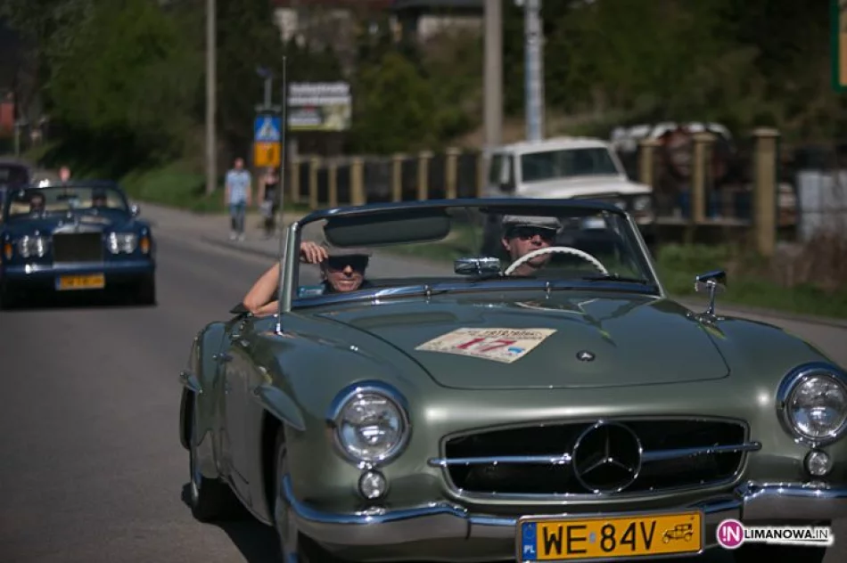 Zabytkowe samochody przejazdem przez Limanową - zdjęcie 13