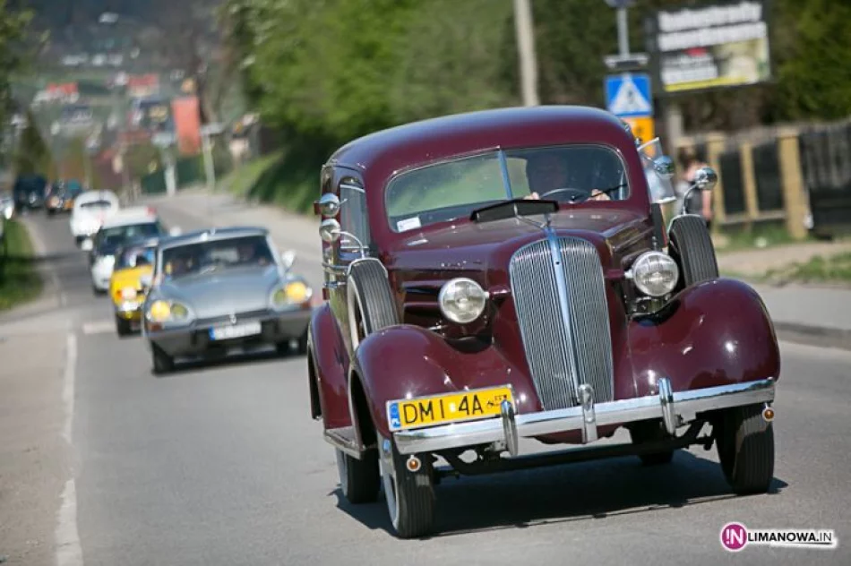Zabytkowe samochody przejazdem przez Limanową - zdjęcie 15