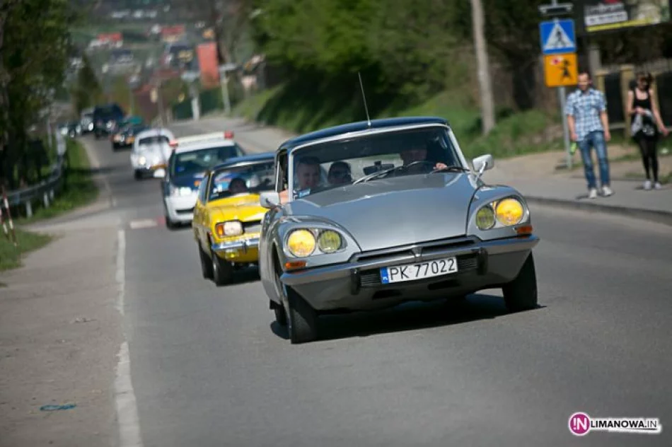 Zabytkowe samochody przejazdem przez Limanową - zdjęcie 16