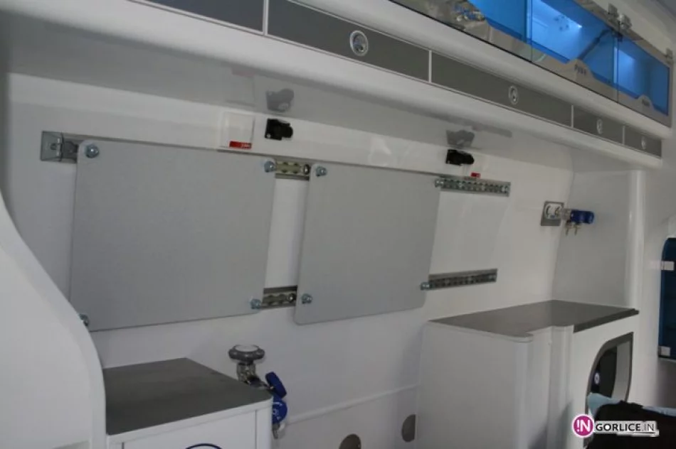 Nowa karetka w gorlickim szpitalu - zdjęcie 14