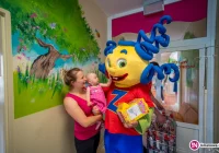 Kupcy z prezentami dla dzieci - zdjęcie główne