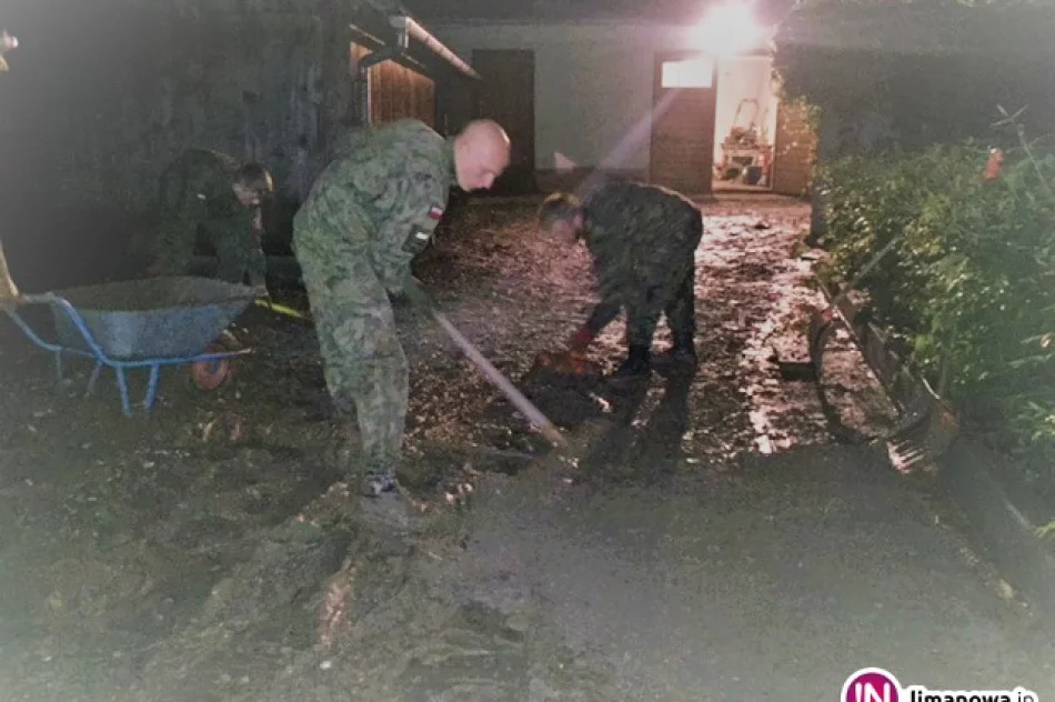 Strzelcy pomagali przy usuwaniu skutków ulewy - zdjęcie 2