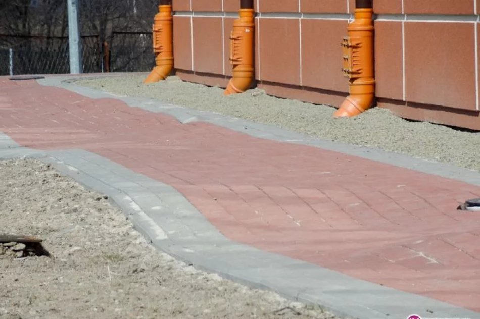 Nowe otoczenie nowej hali sportowej - zdjęcie 7