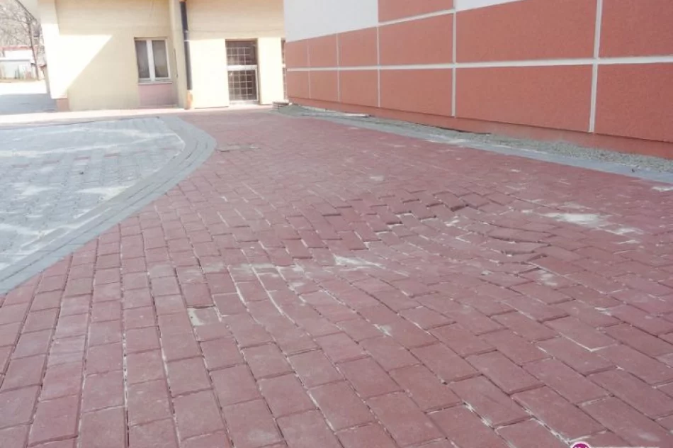 Nowe otoczenie nowej hali sportowej - zdjęcie 17