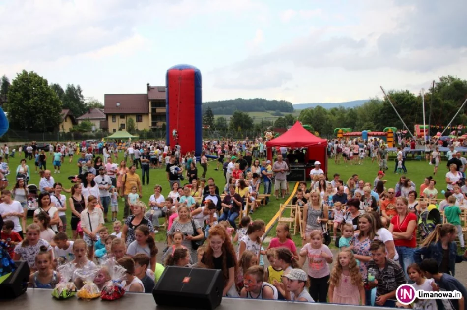 Kilkuset najmłodszych mieszkańców bawiło się na festynie. Szyki pokrzyżowała pogoda - zdjęcie 4