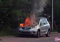 W centrum miasta zapalił się samochód - zdjęcie główne