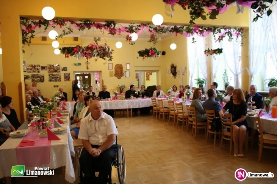 Społeczność DPS-u świętowała 25-lecie istnienia placówki - zdjęcie 3
