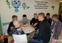 Uczniowie wnieśli uśmiech w szpitalne mury - zdjęcie główne