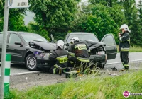 31-latka nie ustąpiła pierwszeństwa, Seat zderzył się z Fiatem (wideo) - zdjęcie główne