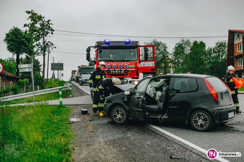 31-latka nie ustąpiła pierwszeństwa, Seat zderzył się z Fiatem (wideo) - zdjęcie 2