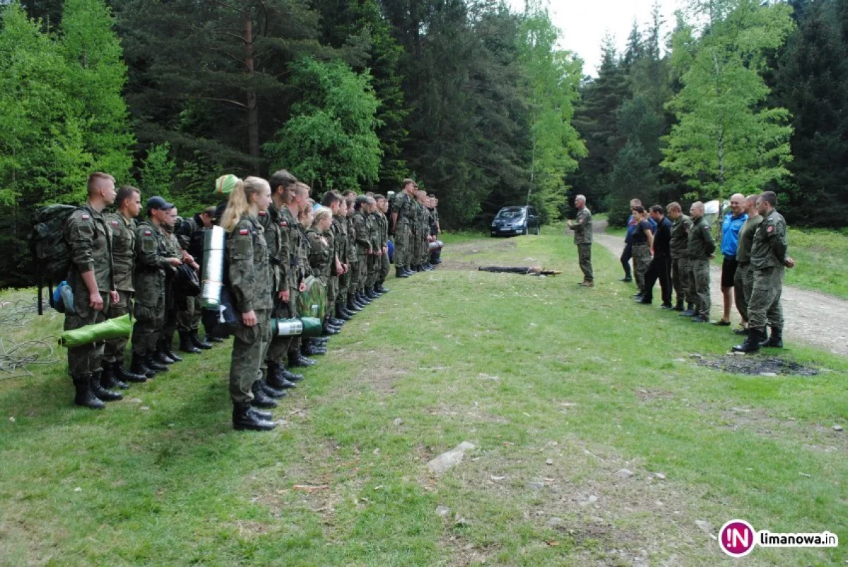 Uczniowie klas mundurowych na obozie szkoleniowym Nowiny 2018