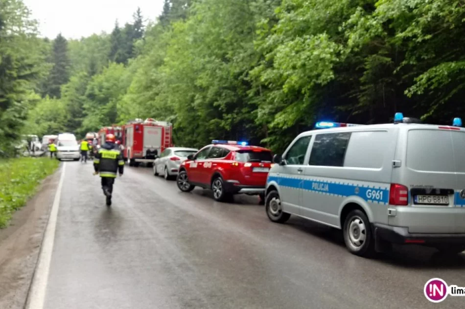 Zderzenie kursowego busa z ciężarówką. Są ranni (wideo) - zdjęcie 3