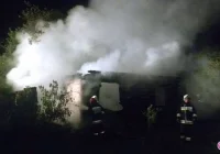 W nocnym pożarze spłonął pustostan - zdjęcie główne