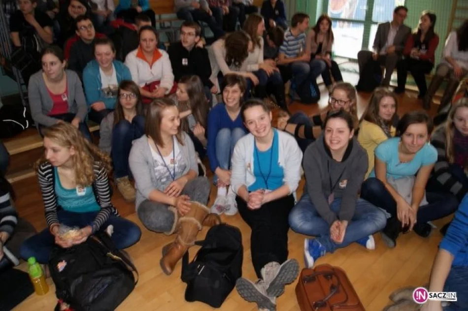 "Święta wojna" - I LO i II LO dla Tereski Kiklicy - zdjęcie 2