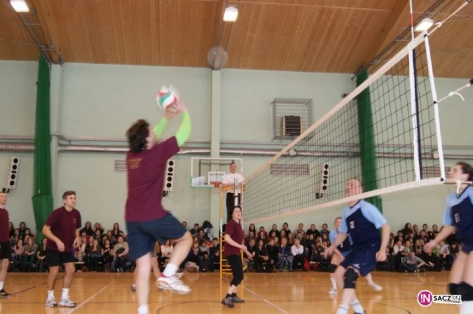 "Święta wojna" - I LO i II LO dla Tereski Kiklicy - zdjęcie 12