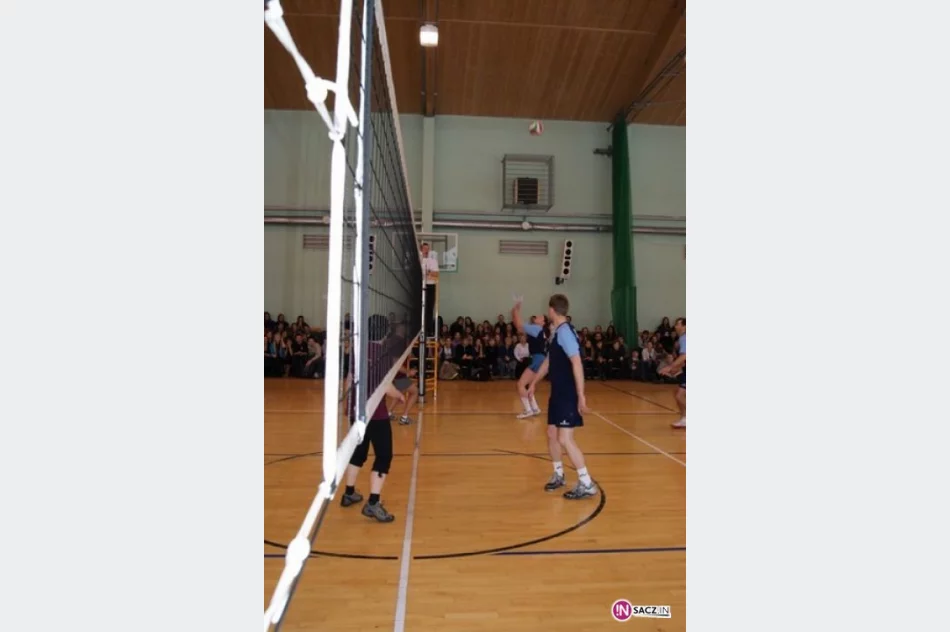 "Święta wojna" - I LO i II LO dla Tereski Kiklicy - zdjęcie 13