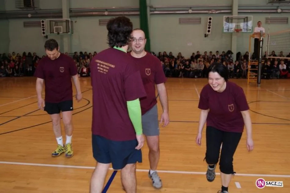 "Święta wojna" - I LO i II LO dla Tereski Kiklicy - zdjęcie 16