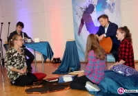 Młodzi aktorzy w konkursie scenek teatralnych - zdjęcie główne