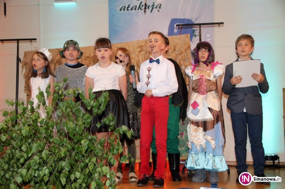 Młodzi aktorzy w konkursie scenek teatralnych - zdjęcie 2