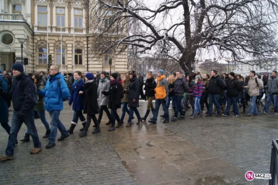 1800 maturzystów zatańczyło poloneza na sądeckim Rynku - zdjęcie 1