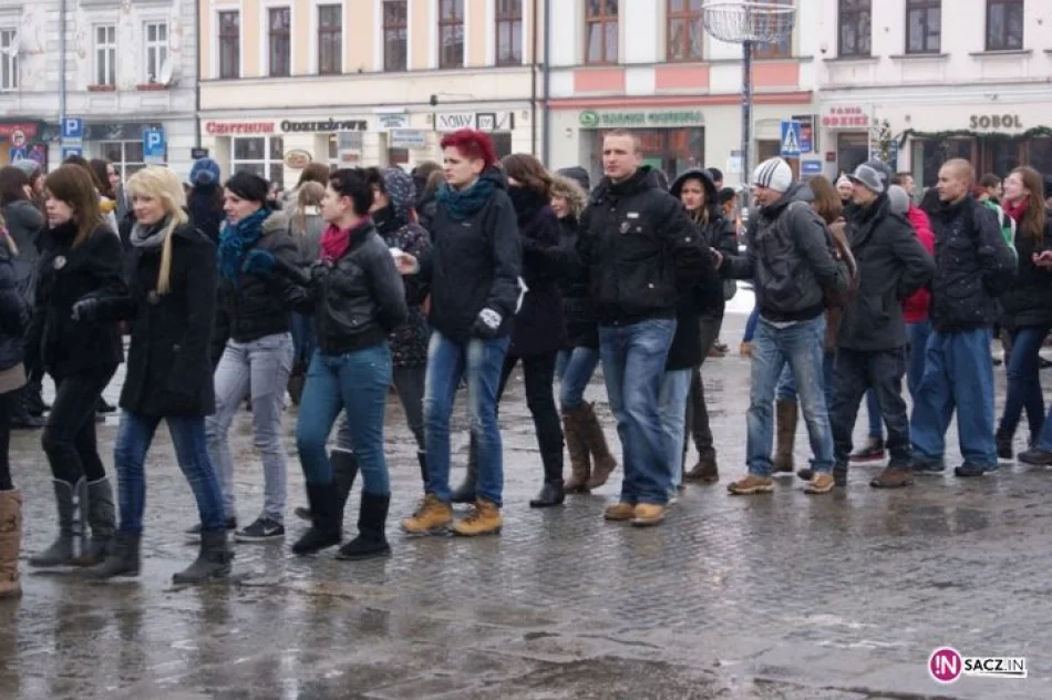 1800 maturzystów zatańczyło poloneza na sądeckim Rynku - zdjęcie 3