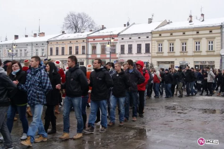 1800 maturzystów zatańczyło poloneza na sądeckim Rynku - zdjęcie 5