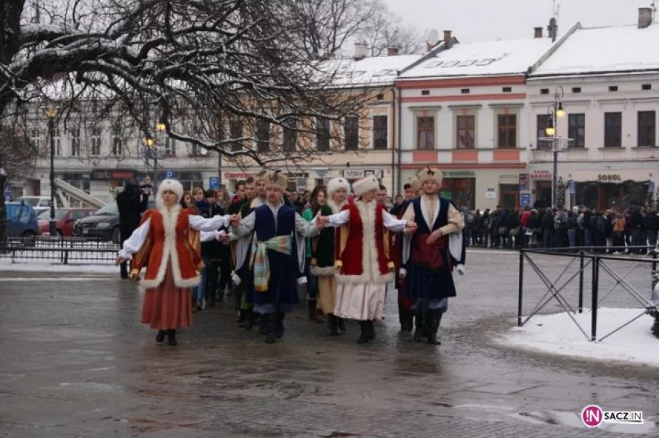 1800 maturzystów zatańczyło poloneza na sądeckim Rynku - zdjęcie 10