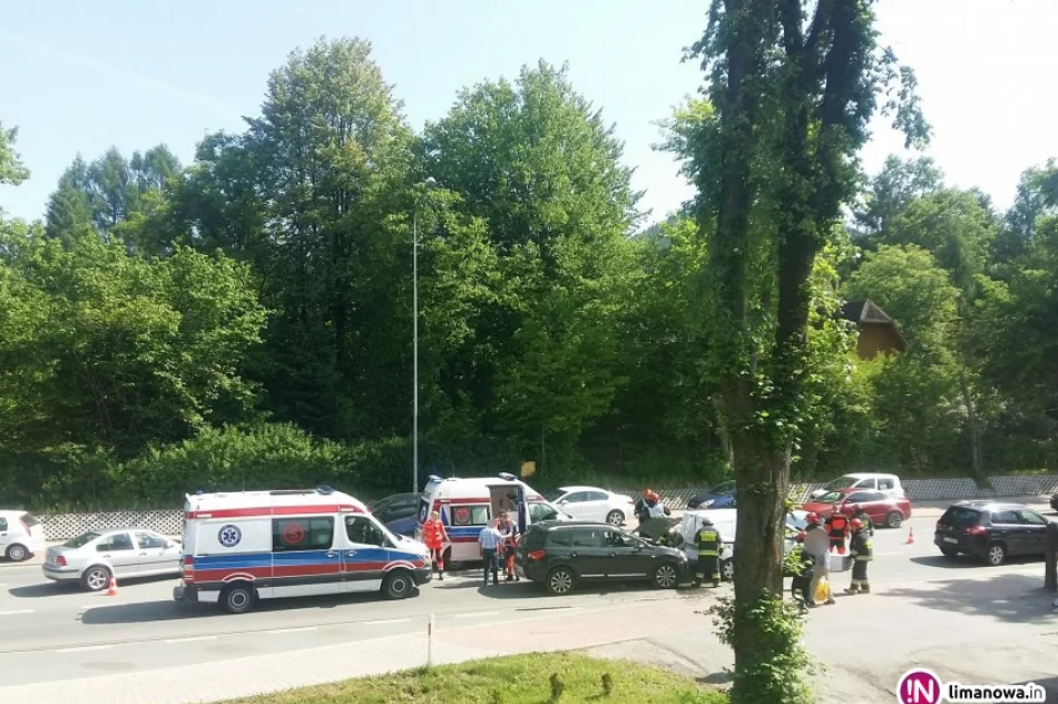 Zderzenie czterech pojazdów na DK 28 - zdjęcie 3