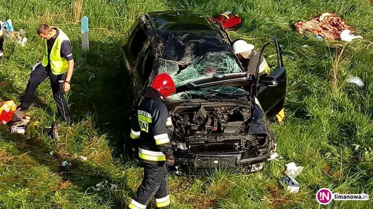 Dachowanie Skody i zderzenie dwóch innych pojazdów na DK 28