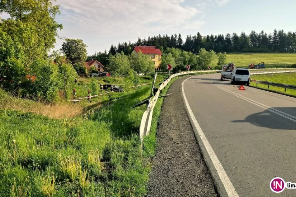 Dachowanie Skody i zderzenie dwóch innych pojazdów na DK 28 - zdjęcie 3