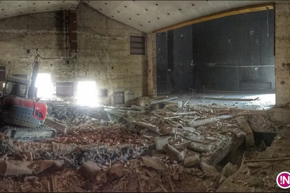 Sala widowiskowa w gruzach - zdjęcie 3
