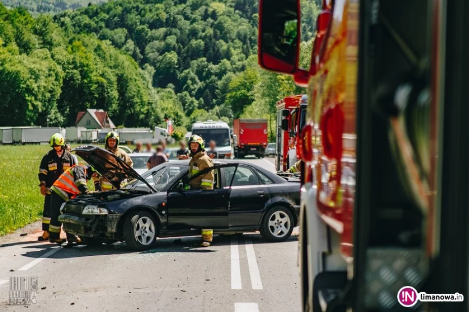 Dachowało Audi, 20-latka zabrana do szpitala (wideo) - zdjęcie 2