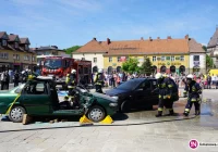 Miejskie obchody Dnia Strażaka z inscenizacją wypadku i pożaru (wideo) - zdjęcie główne