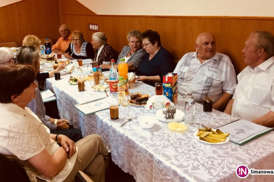 Seniorzy biesiadowali w remizie - zdjęcie 2