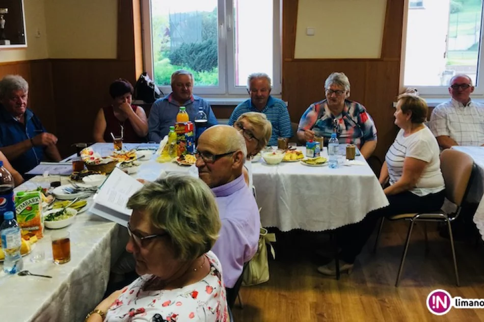 Seniorzy biesiadowali w remizie - zdjęcie 4