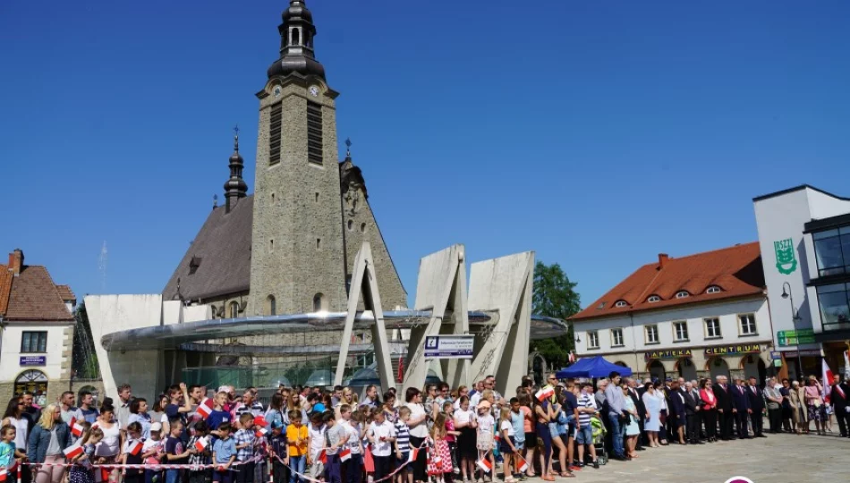 'Za ojców groby, za 3 maj! Jest takie miejsce, taki kraj' (zdjęcia i wideo) - zdjęcie 1