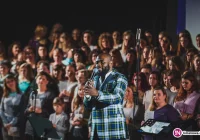 Koncert jednego z najbardziej charyzmatycznych dyrygentów  oraz dwóch chórów - zdjęcie główne