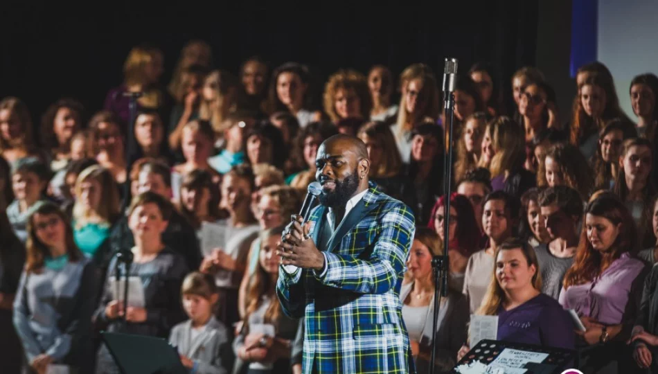 Koncert jednego z najbardziej charyzmatycznych dyrygentów  oraz dwóch chórów - zdjęcie 1