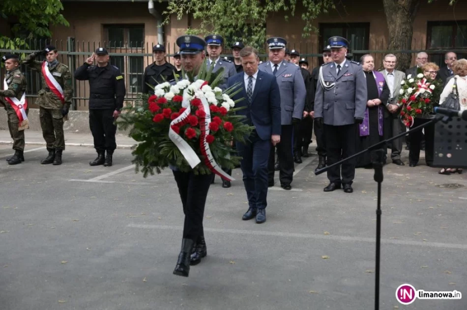 Policjanci oddali cześć funkcjonariuszom pomordowanym przez NKWD - zdjęcie 2