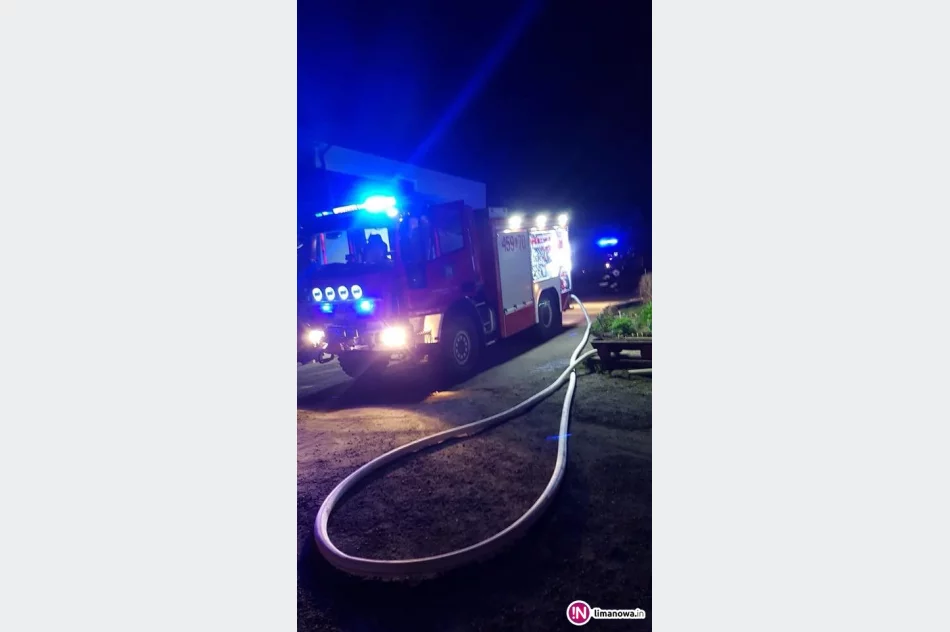 Na poddaszu domu wybuchł pożar - zdjęcie 2